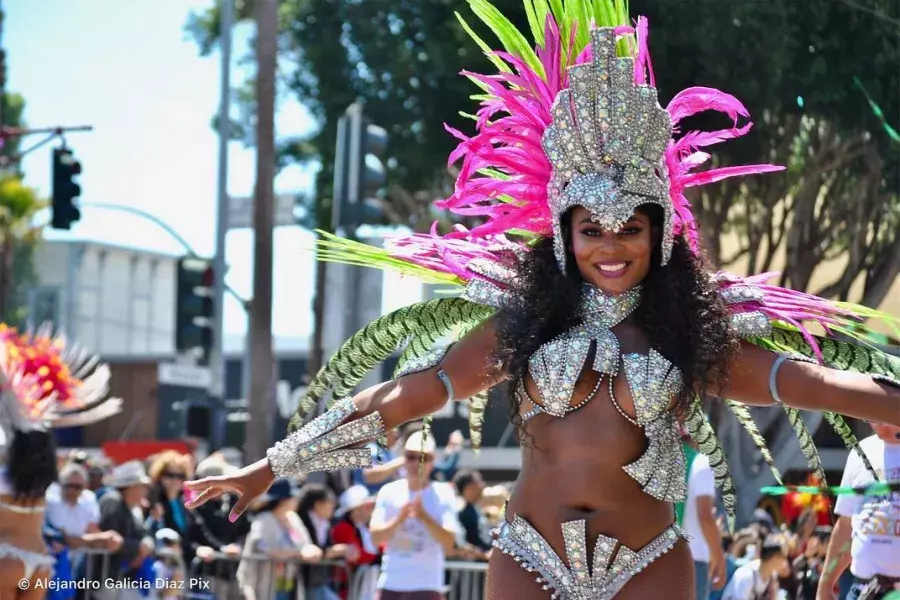 Carnaval dancer in the Mission