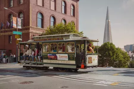 Cable car on Nob Hill