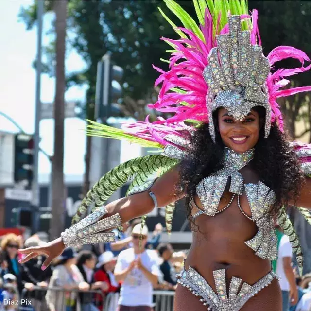 Carnaval dancer in the Mission